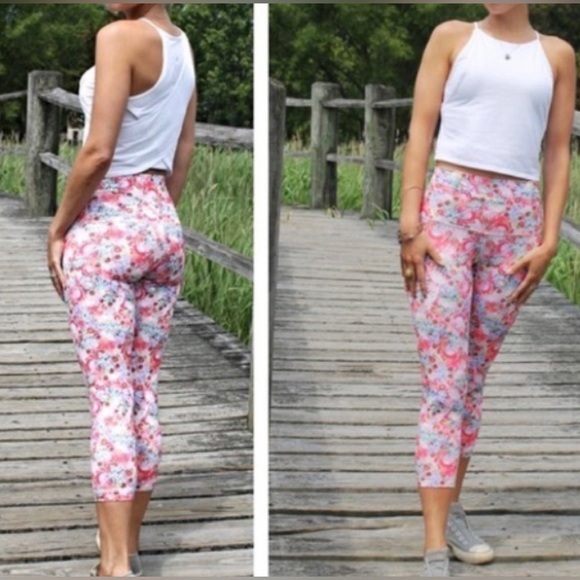 Lululemon Wunder Under Crop Legging in Flowabunga - Picture 2 of 6